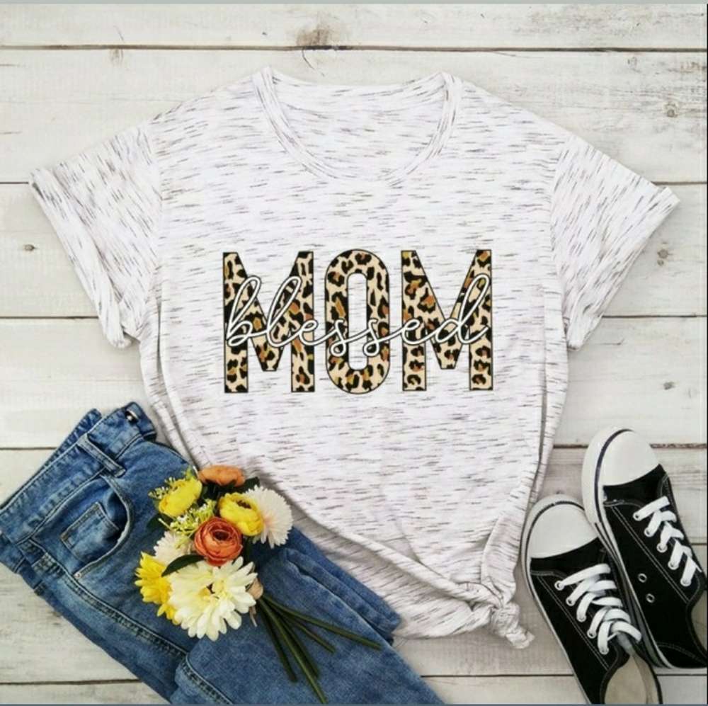 Women’s Short Sleeved Print Graphic Tees with Free Scrunchie